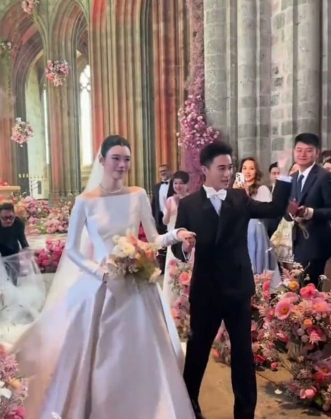 何猷君伴郎团让人背后冒凉气！除了王嘉尔 剩下17个全是顶级富二（组图） - 2