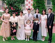 何超盈现身法国弟弟婚礼，整个人瘦了一圈，颜值也回春了