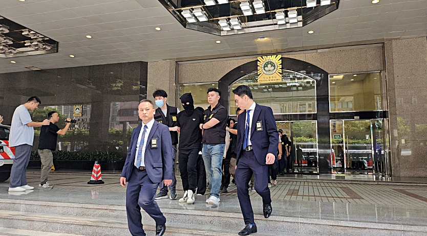 澳门捣毁卖淫犯罪集团:拘捕26人,包括5名警员,3个桑拿场所不法得益达数亿元(图) - 1