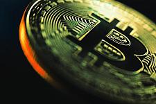 比特币跳水超45%：连最坚定的信仰者都开始跑路了（图）