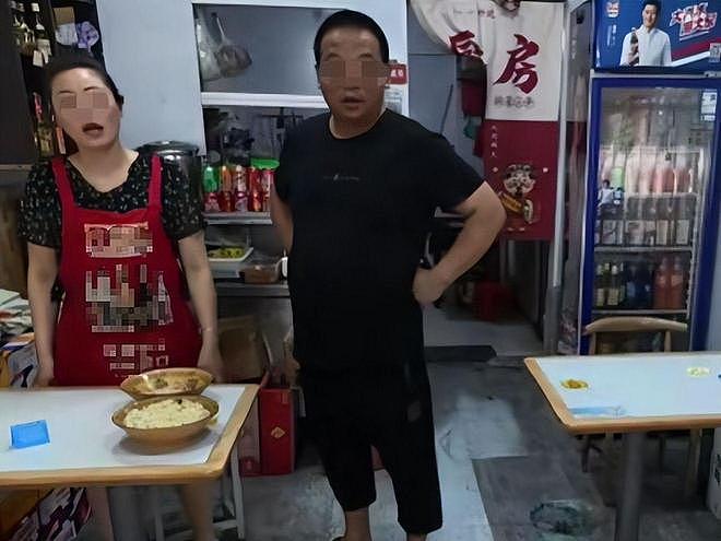 江苏面馆拒收硬币后续:老板当场泼洒顾客,地址被扒,面馆恐倒闭(组图) - 7