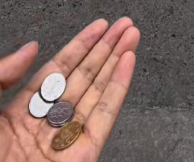 江苏面馆拒收硬币后续:老板当场泼洒顾客,地址被扒,面馆恐倒闭(组图) - 8