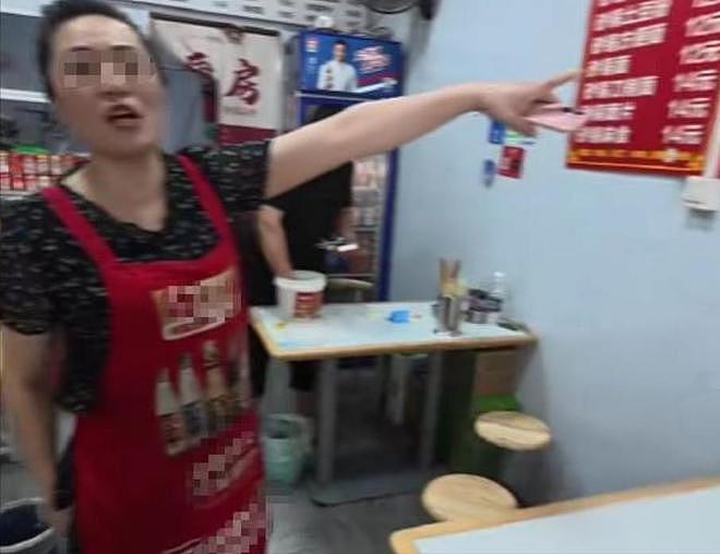 江苏面馆拒收硬币后续:老板当场泼洒顾客,地址被扒,面馆恐倒闭(组图) - 9