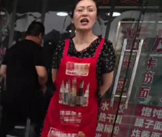 江苏面馆拒收硬币后续:老板当场泼洒顾客,地址被扒,面馆恐倒闭(组图) - 11