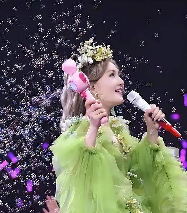 谢娜官宣开启巡回演唱会，惹网友争议！本尊透露为何要开唱的原因 - 13
