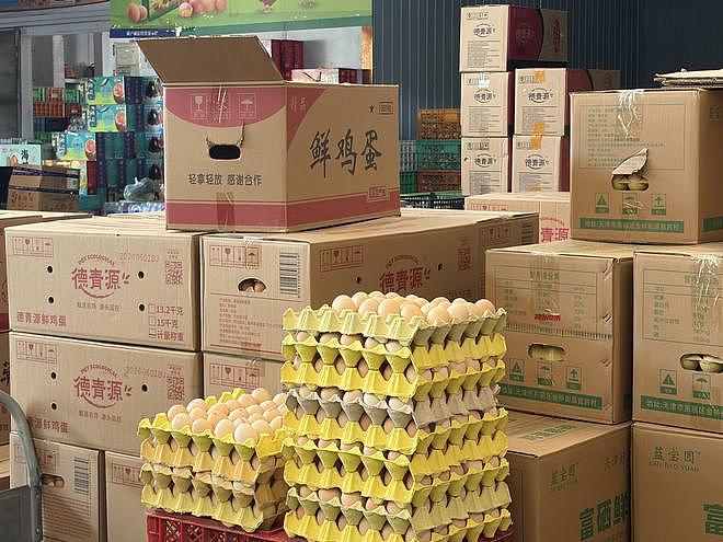 全国蛋价狂飙!北京鸡蛋杀入6元时代,盒马、奥乐齐都在涨价,有批发商直言“一天一价” - 4