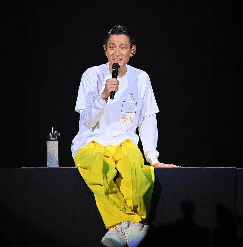 64岁刘德华老不正经?要粉丝喊“老公”、称“娶妳们” - 1