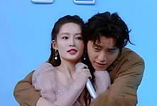 拍戏时被男星手伸进裤子？女演员难以启齿的“灯下黑”，不止于此