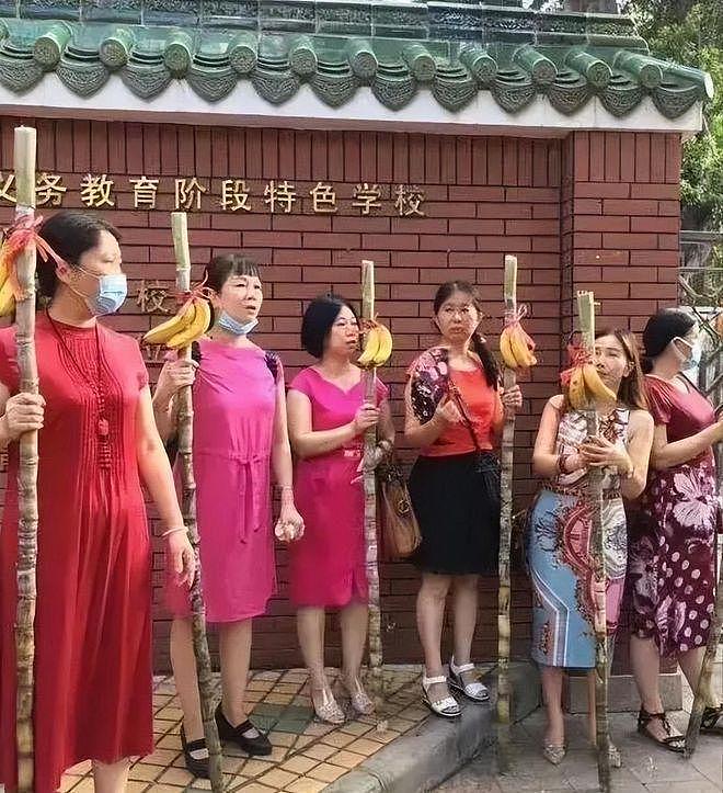 高考在即!家长穿旗袍、紫内裤、让高铁减速,有个举动最令人不齿 - 7
