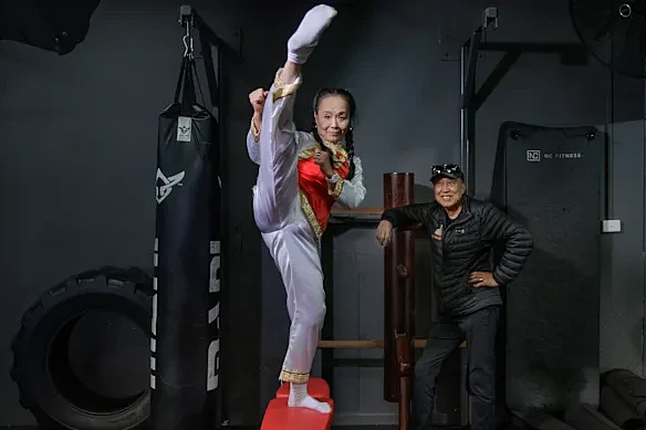 澳洲华人“功夫女王”获授勋！潜心授武五十载，曾助学生一拳击退劫车贼 - 1
