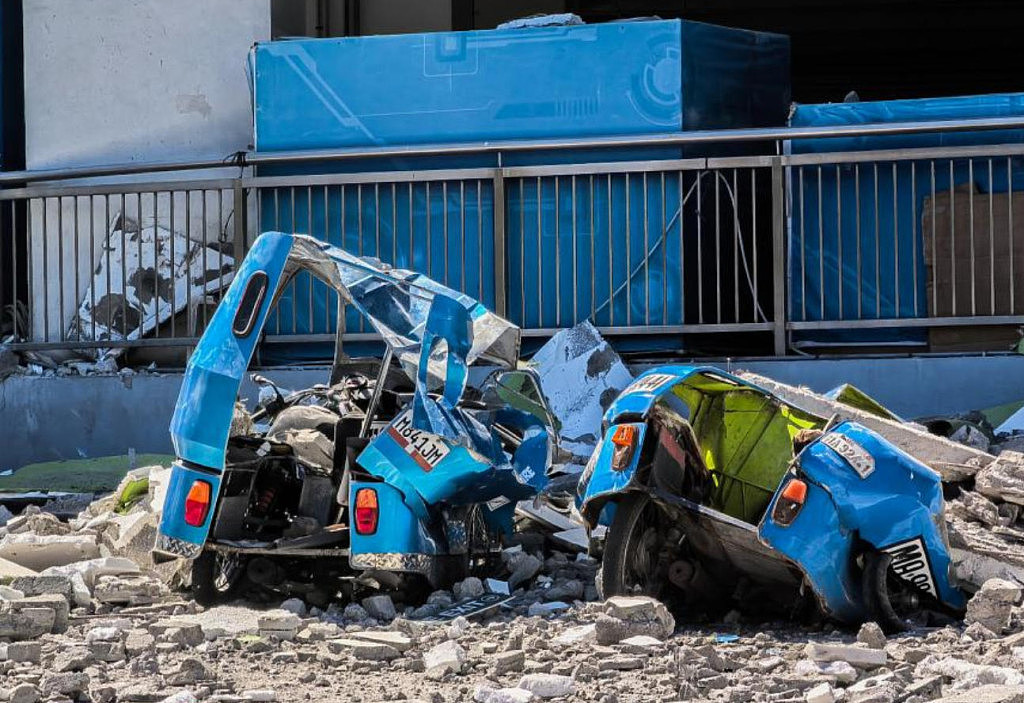 菲律宾突发7.8级地震!至少15人死亡,大量建筑垮塌!沿海地区出现1.4米海啸(组图) - 1