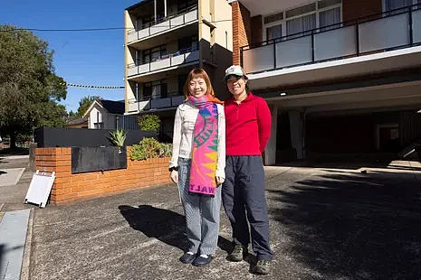 悉尼亚裔夫妻花费近$100万拿下华人区破旧公寓，直言无投资者竞争（组图） - 2