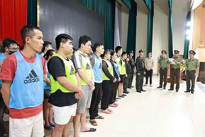 跨国赌资中转链被端，中国老板老挝遥控涉案超40000亿越南盾（组图） - 5