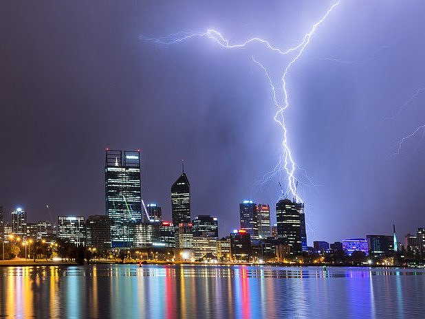 就在今天下午!珀斯将遭雷暴、大雨夹击,本周最恶劣天气来了(图) - 1