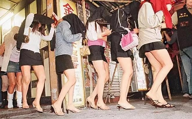 澳门特大卖淫案浮出水面，抓捕近400人，背后“靠山”不简单（组图） - 4