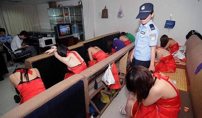 澳门特大卖淫案浮出水面，抓捕近400人，背后“靠山”不简单（组图） - 9