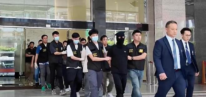 澳门特大卖淫案浮出水面，抓捕近400人，背后“靠山”不简单（组图） - 15