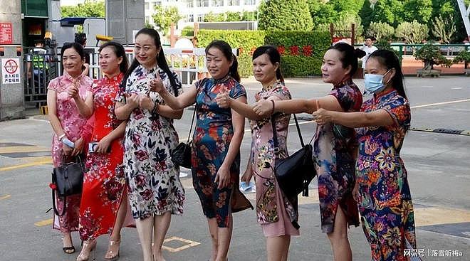 别再作妖了!穿旗袍、紫内裤、让高铁减速,请家长们停止奇葩行为(组图) - 2