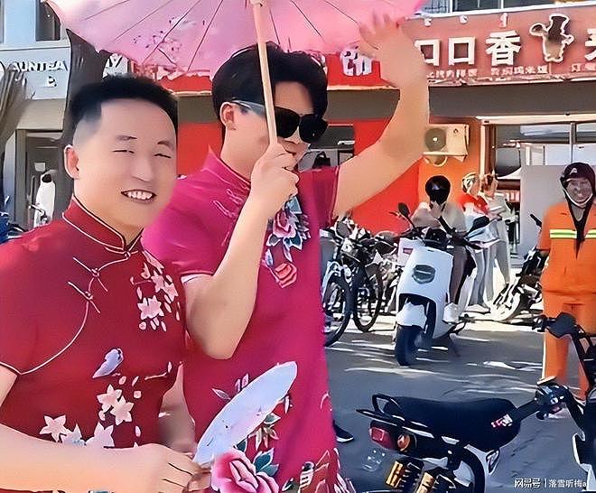 别再作妖了!穿旗袍、紫内裤、让高铁减速,请家长们停止奇葩行为(组图) - 4