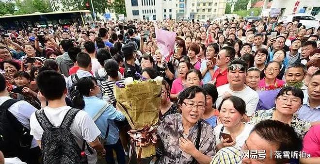 别再作妖了!穿旗袍、紫内裤、让高铁减速,请家长们停止奇葩行为(组图) - 7