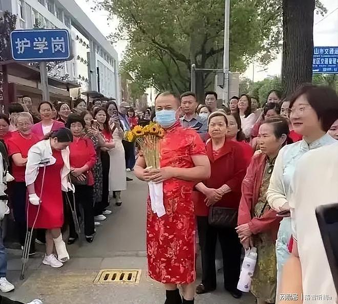 别再作妖了!穿旗袍、紫内裤、让高铁减速,请家长们停止奇葩行为(组图) - 9