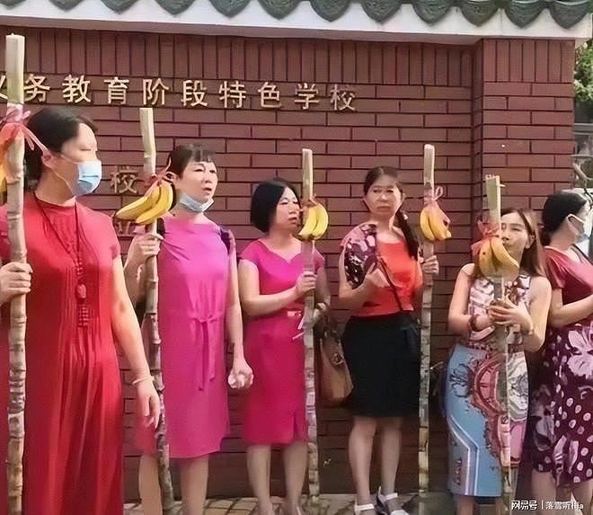 别再作妖了!穿旗袍、紫内裤、让高铁减速,请家长们停止奇葩行为(组图) - 17