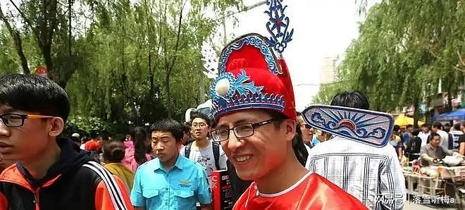 别再作妖了!穿旗袍、紫内裤、让高铁减速,请家长们停止奇葩行为(组图) - 24