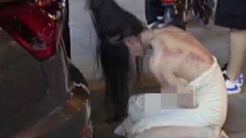 湖南小三在街头被正宫揪发、痛殴，网惊：身材太好了（视频/组图） - 1