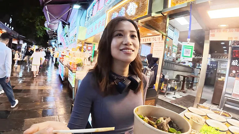 认识几小时就开房！西安麻辣烫事件后续，英国网红还在拍，女主身份曝光（组图） - 13