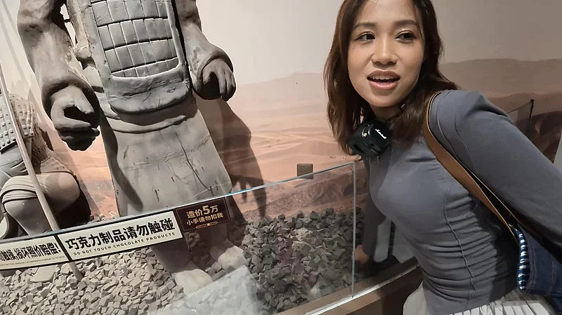 认识几小时就开房！西安麻辣烫事件后续，英国网红还在拍，女主身份曝光（组图） - 26