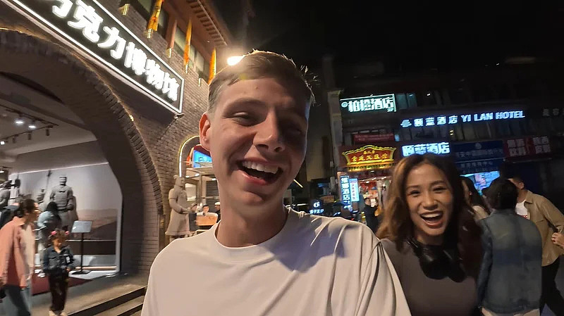 认识几小时就开房！西安麻辣烫事件后续，英国网红还在拍，女主身份曝光（组图） - 27
