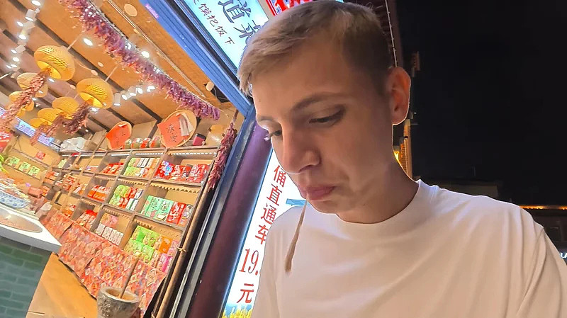 认识几小时就开房！西安麻辣烫事件后续，英国网红还在拍，女主身份曝光（组图） - 28
