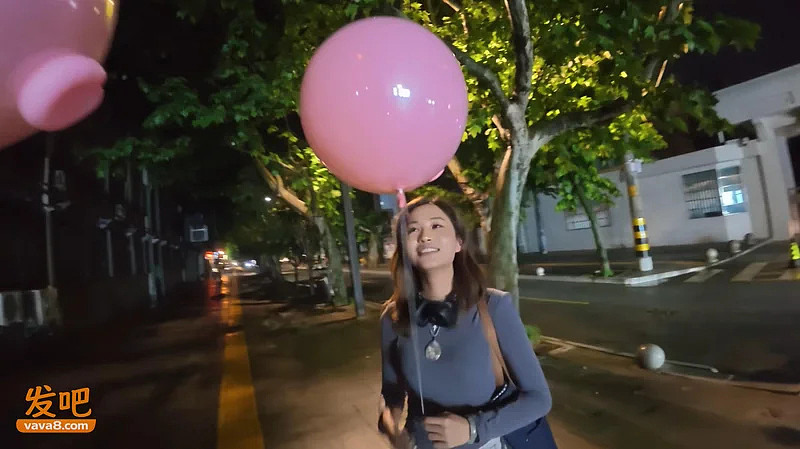 认识几小时就开房！西安麻辣烫事件后续，英国网红还在拍，女主身份曝光（组图） - 30
