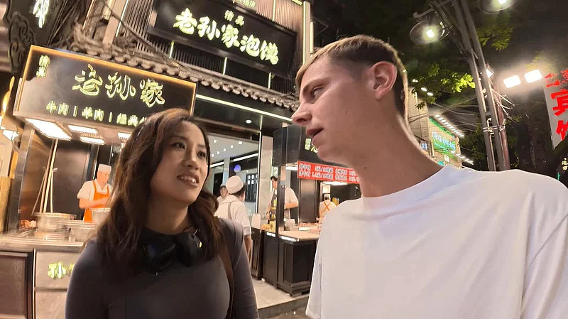 认识几小时就开房！西安麻辣烫事件后续，英国网红还在拍，女主身份曝光（组图） - 34