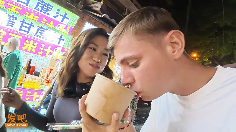 认识几小时就开房！西安麻辣烫事件后续，英国网红还在拍，女主身份曝光（组图） - 40