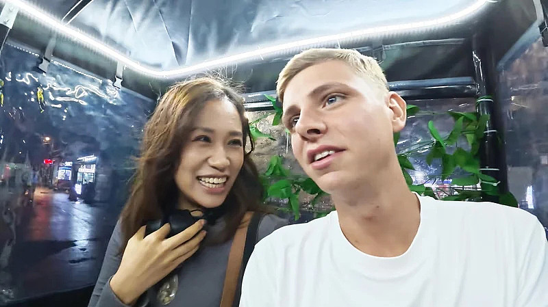认识几小时就开房！西安麻辣烫事件后续，英国网红还在拍，女主身份曝光（组图） - 43