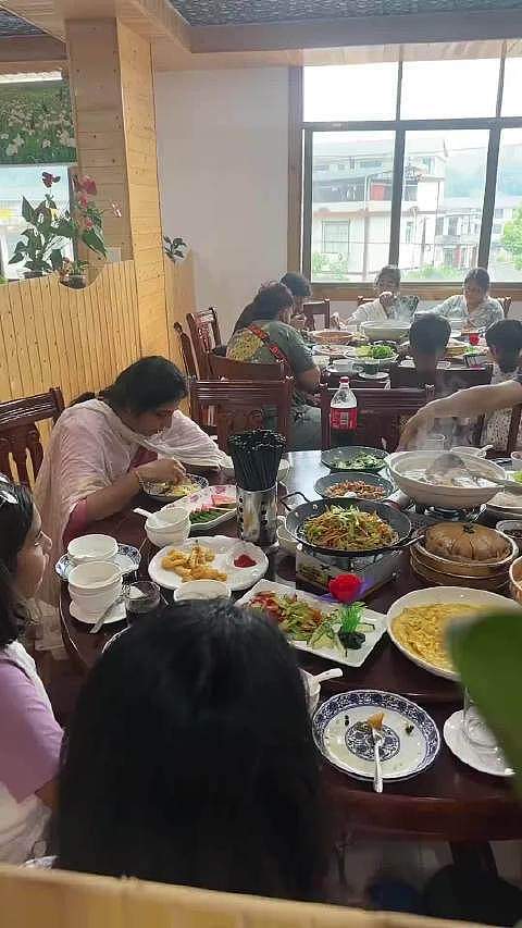 地球都是印度的，凭啥给钱？一群印度人在国内吃喝玩乐，事后逃单（组图） - 2