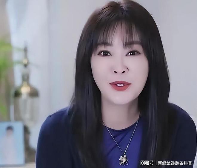 卖假货、炫名包、蹭逝者热度,前央视名主持王小骞,翻车不是意外(组图) - 1