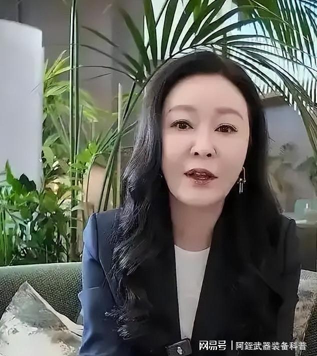卖假货、炫名包、蹭逝者热度,前央视名主持王小骞,翻车不是意外(组图) - 7
