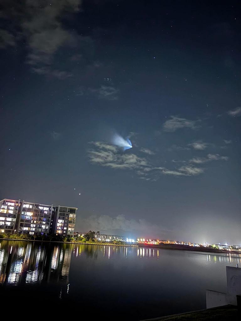 昨晚,澳洲夜空惊现“神秘发光体”!天文学家揭秘:是中国火箭 - 2