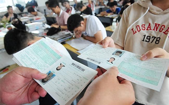 震惊全网:老师高考前48小时,弄丢全班准考证 - 1