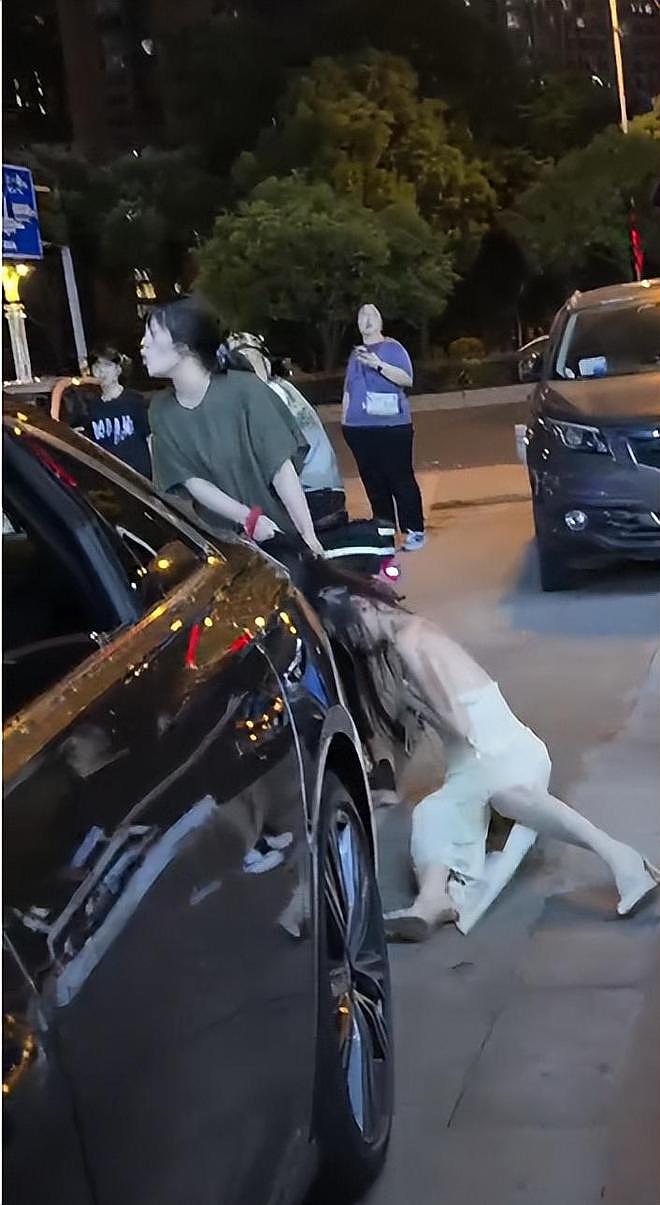 湖南邵阳原配拖行小三视频疯传！后续来了：原配上吊，小三跳河了 - 2