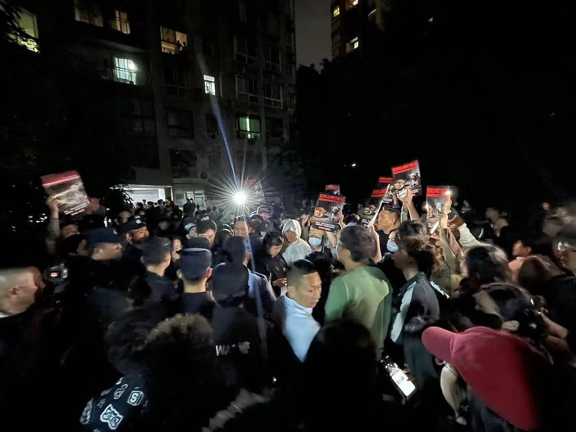 重庆山姆打包哥假领养虐杀幼犬,数百人示威爆发警民冲突(组图) - 14