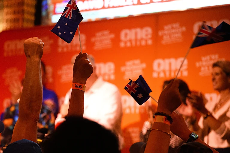 维州政坛要变天？工党支持率跌至第三，超六成选民要求换州长（组图） - 1