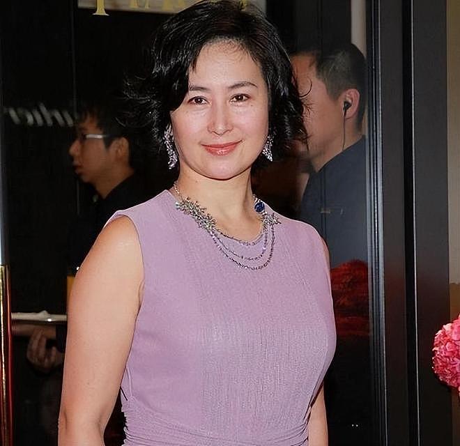 摊牌！何超琼出手，套现1.4亿或是开始，原来她和李嘉诚是同类人（组图） - 2