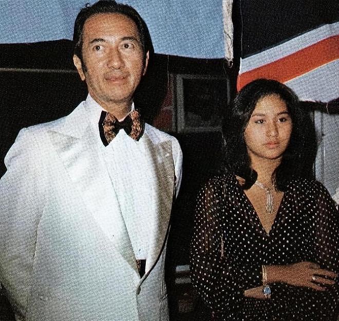摊牌！何超琼出手，套现1.4亿或是开始，原来她和李嘉诚是同类人（组图） - 4