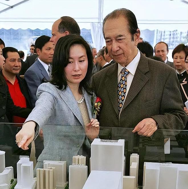 摊牌！何超琼出手，套现1.4亿或是开始，原来她和李嘉诚是同类人（组图） - 5