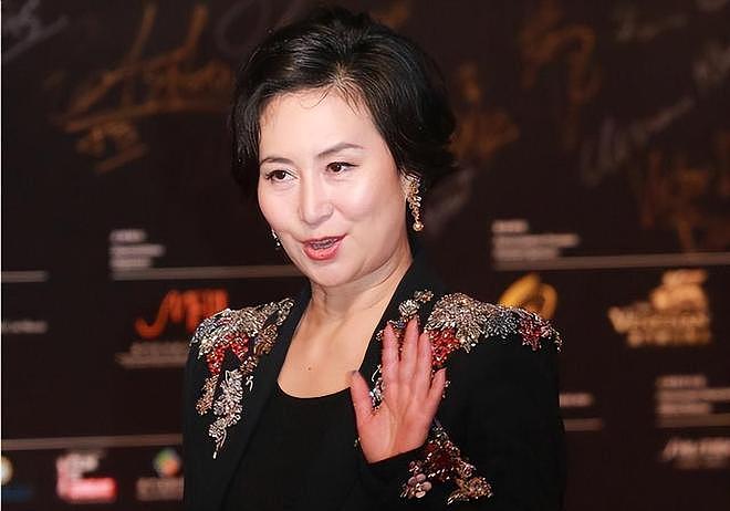 摊牌！何超琼出手，套现1.4亿或是开始，原来她和李嘉诚是同类人（组图） - 13