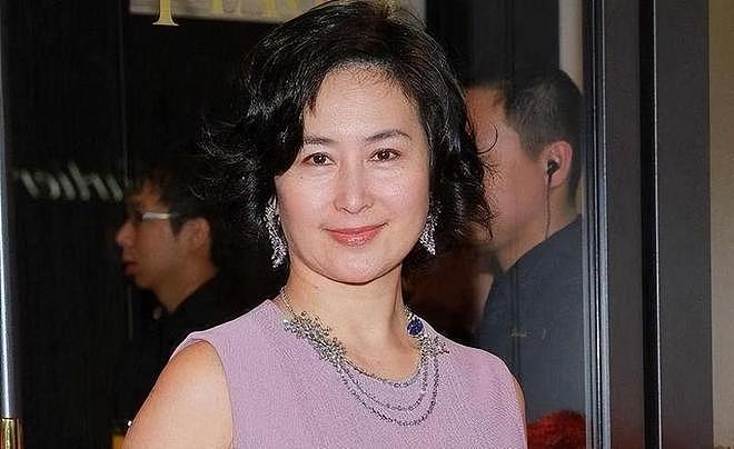 摊牌！何超琼出手，套现1.4亿或是开始，原来她和李嘉诚是同类人（组图） - 23