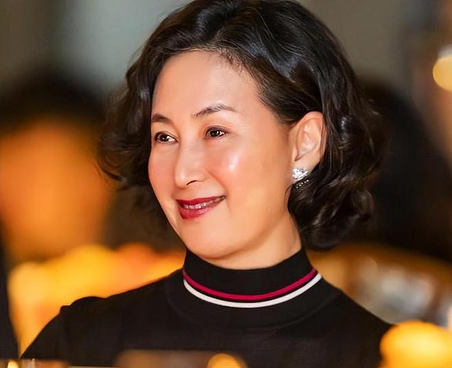 摊牌！何超琼出手，套现1.4亿或是开始，原来她和李嘉诚是同类人（组图） - 26